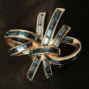 SOLD!  VTG Nolan Miller Ribbon brooch signed Bow